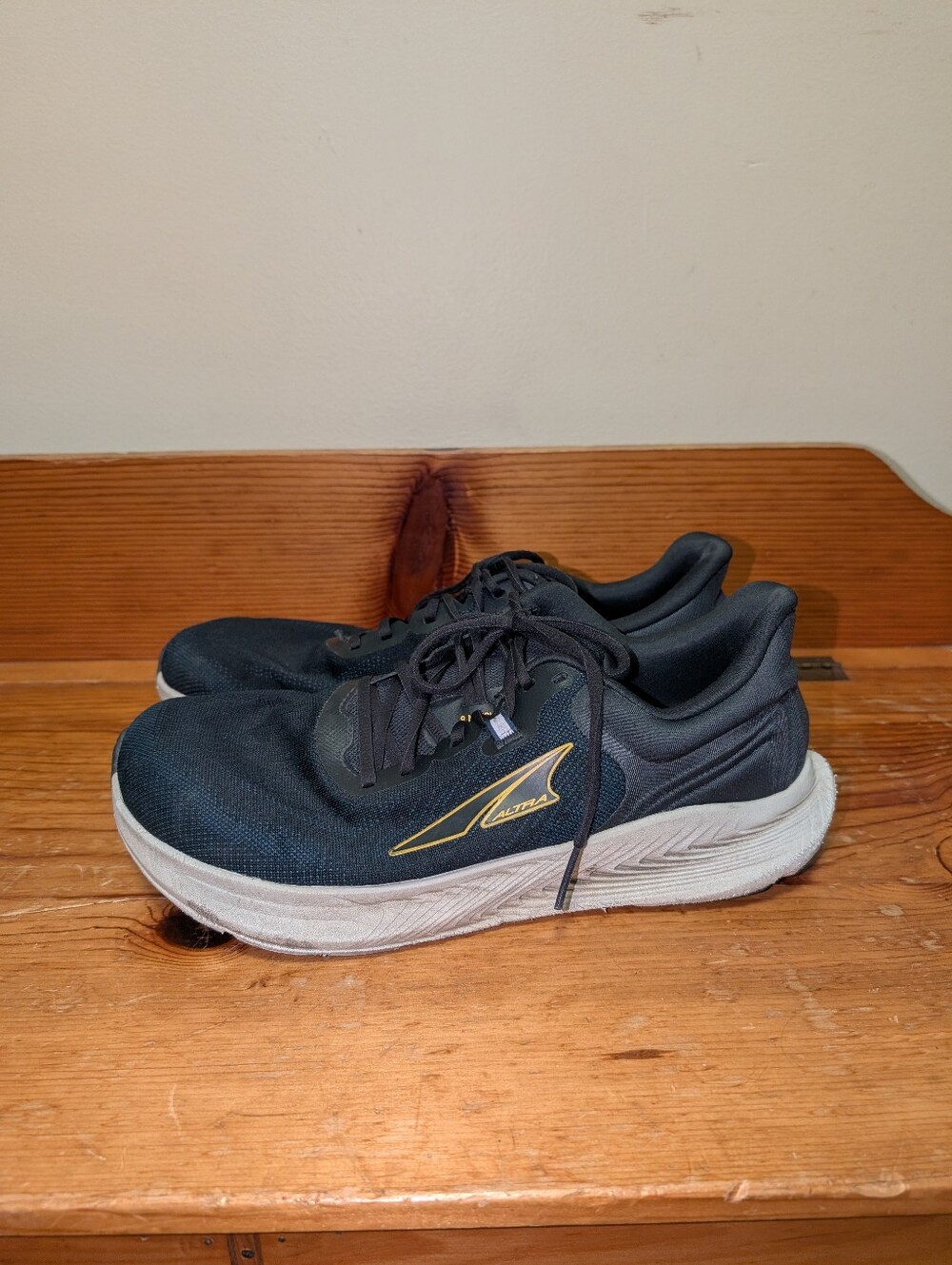 Altra Provision 8 Men’s Running Shoes Size 11.5 Black Navy Yellow